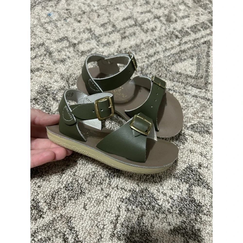 Sun San Sandals Size 7 Olive Green